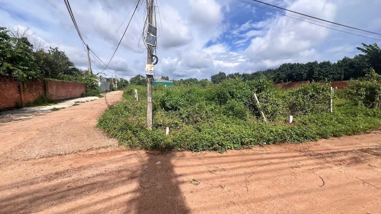 Đất nền góc 2 mặt tiền 327 Y Moan, Buôn Ma Thuột 94m² - Giá đầu tư tốt!