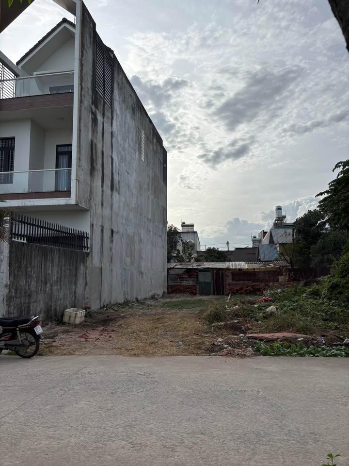 Đất nền 1 sẹc chợ Nguyễn Khuyến, 105m² giá 1 tỷ - Cơ hội đầu tư tuyệt vời!