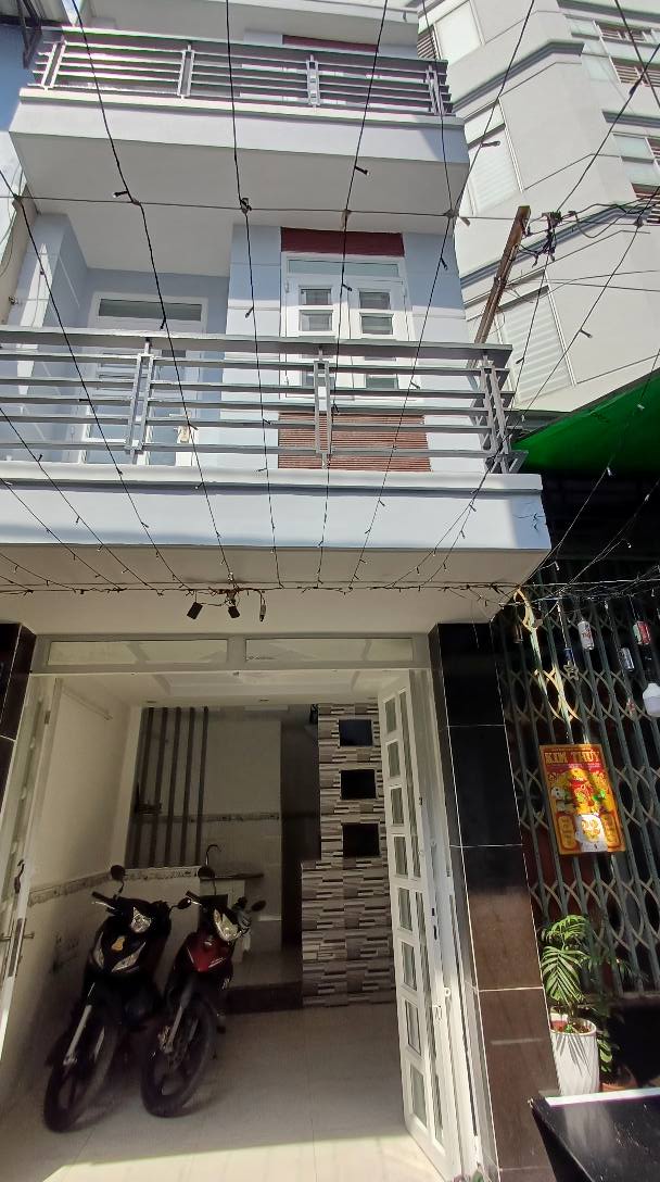 Nhà bán gấp hẻm xe hơi đường Nguyễn Thị Tần, Quận 8, 27m² - Sổ hồng chính chủ!