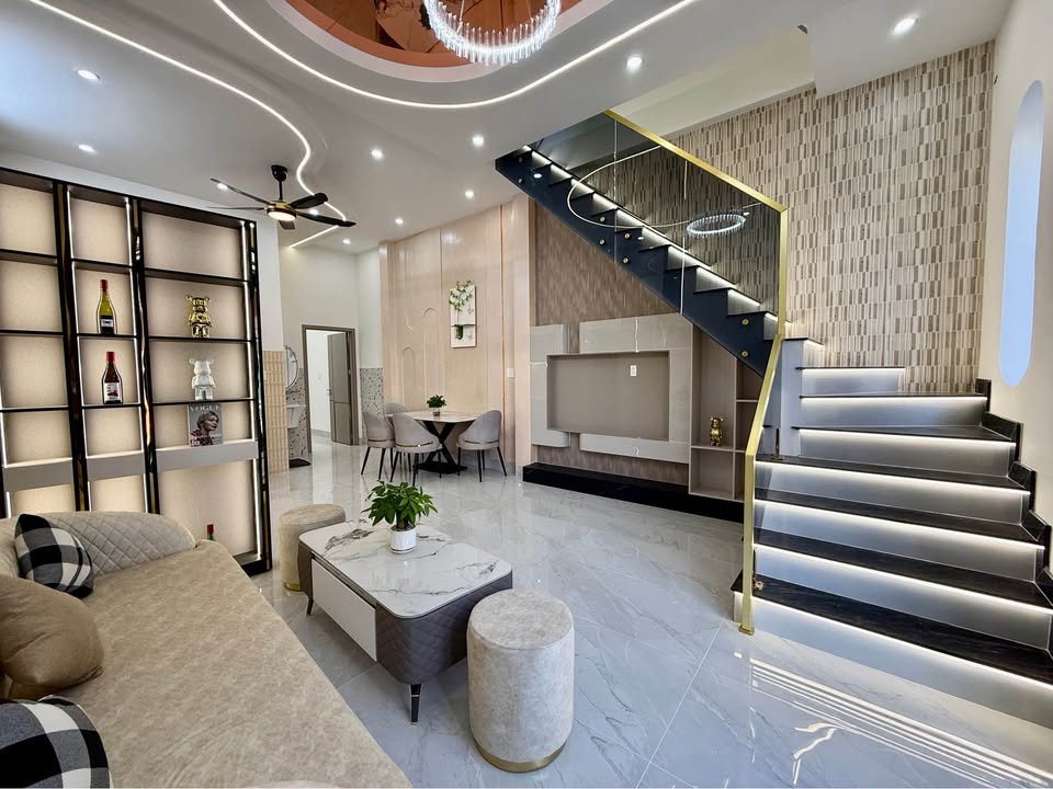 Nhà 1 trệt 1 lầu tại Nguyễn Văn Cừ, Cần Thơ - Giá 3.55 tỷ, Full nội thất!