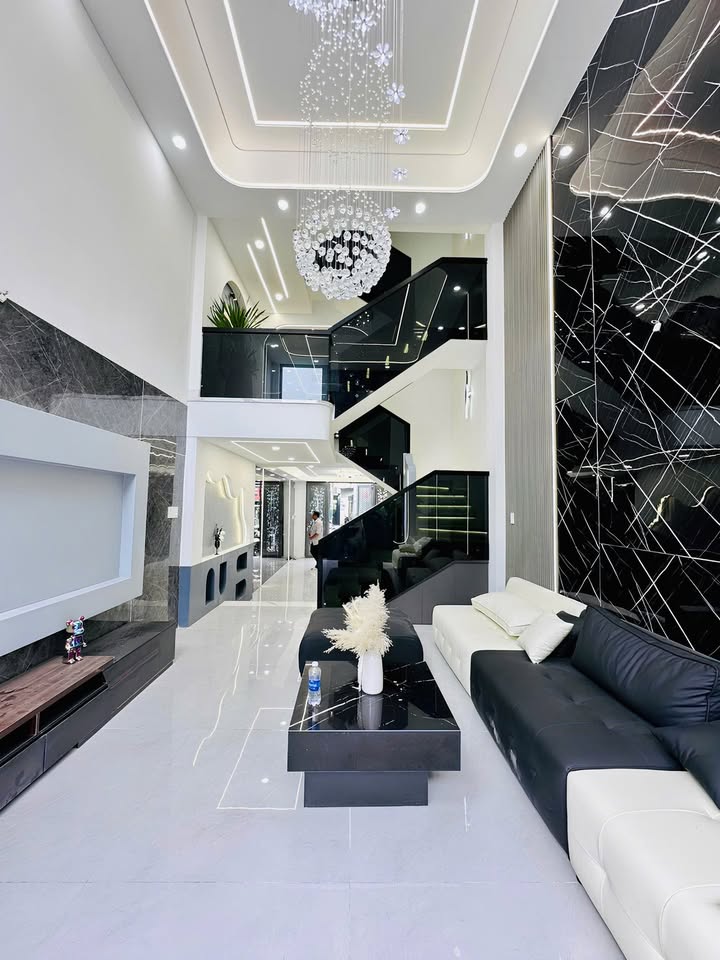 Nhà phố 5 tầng tại AEON Tên Lửa 68m² giá 7 tỷ - Trần cao thông tầng sang trọng!