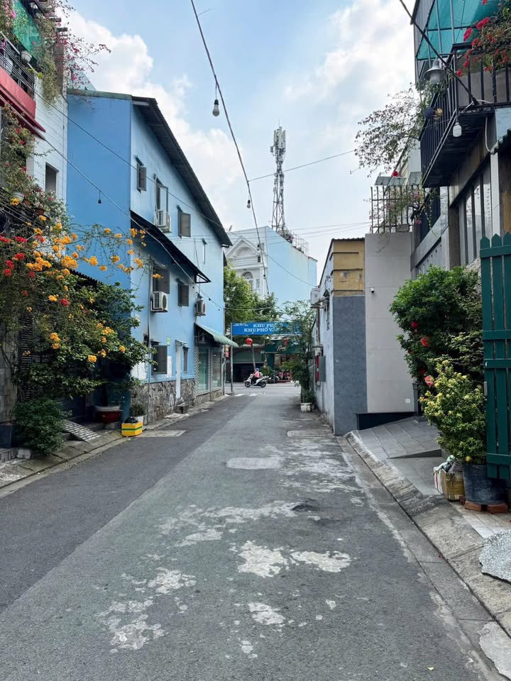 Nhà 2 tầng Cộng Hoà, Tân Bình 92m² giá 8 tỷ - Tiện xây mới!