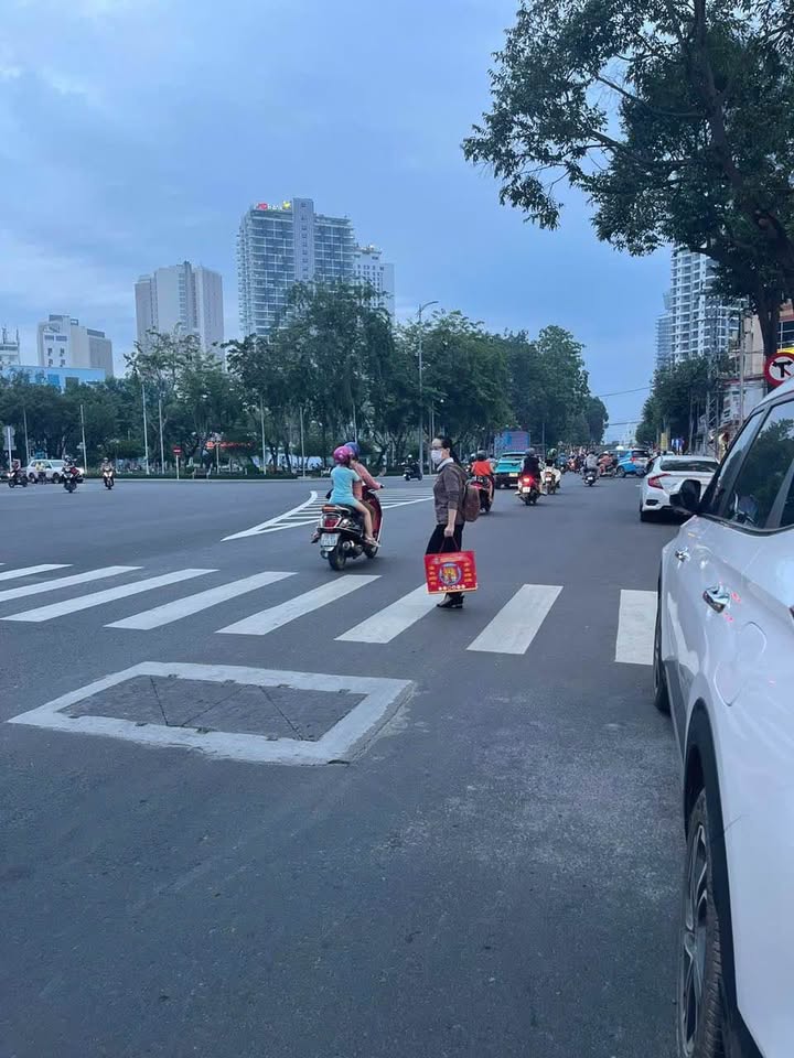 Nhà mặt phố Lê Thánh Tôn Nha Trang 95.7m² giá 33 tỷ - Kinh doanh sầm uất!