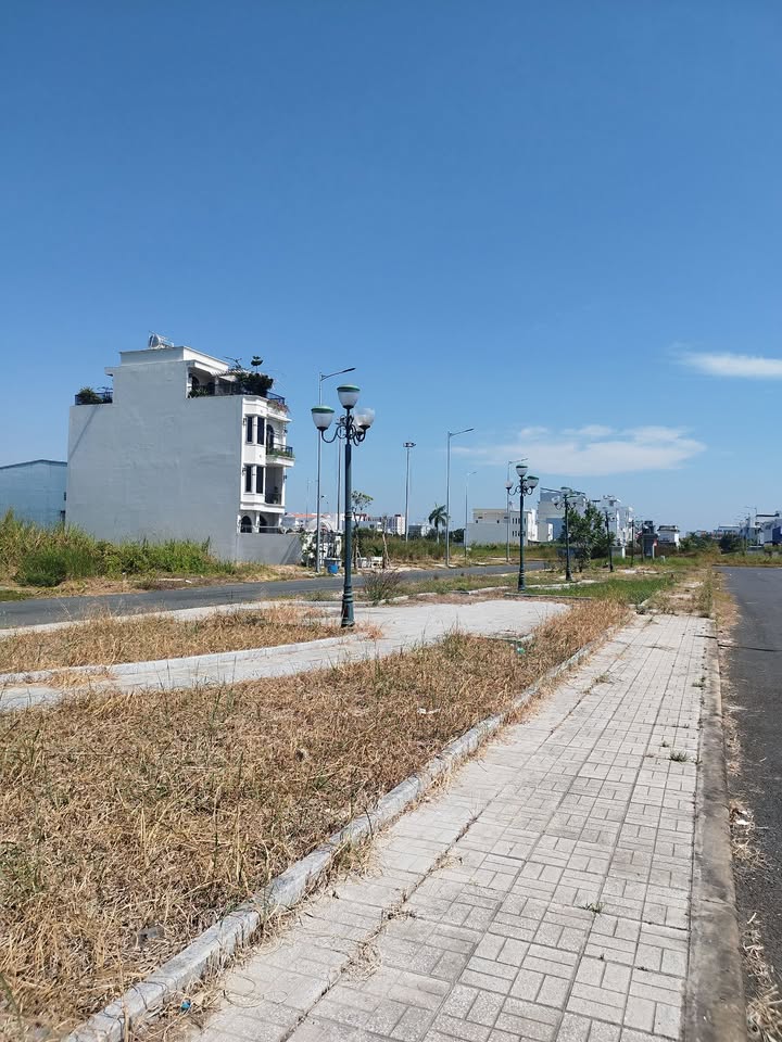 Shophouse Golden City Tuyến N8A 120m² giá 3.6 tỷ - Mặt tiền công viên siêu đẹp!