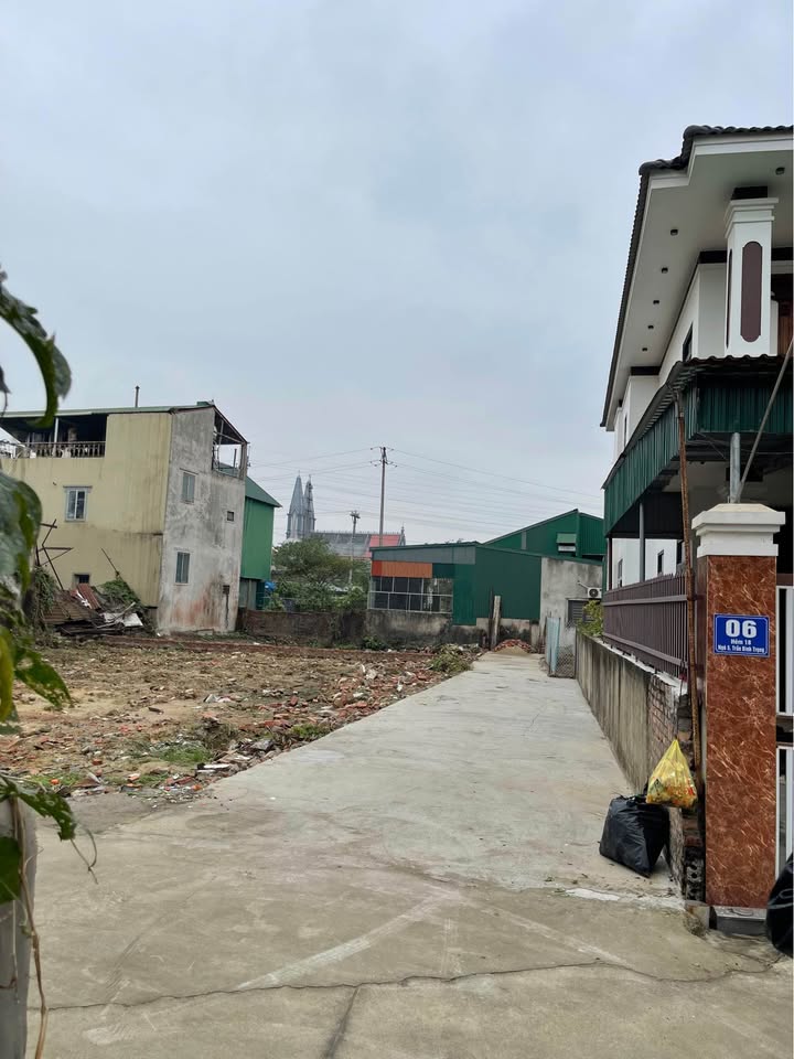 Lô đất 200m² tại ngõ 236 Nguyễn Trường Tộ, giá chỉ 2.4 tỷ - Cơ hội đầu tư hấp dẫn!