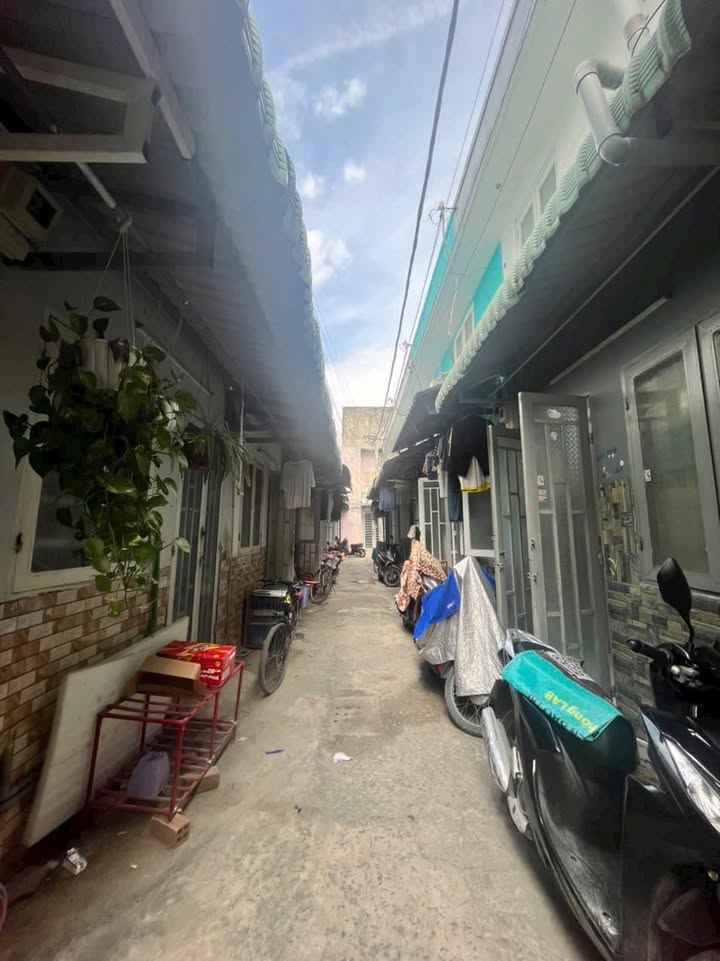 Nhà riêng Thạnh Xuân, Quận 12, 18m² giá 690 triệu - Sổ chung, tiện nghi đầy đủ!