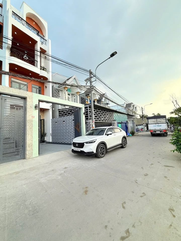 Nhà 1 Trệt 2 Lầu 109m² tại Xã Long Thượng - Sổ hồng chính chủ, giá 3.95 tỷ