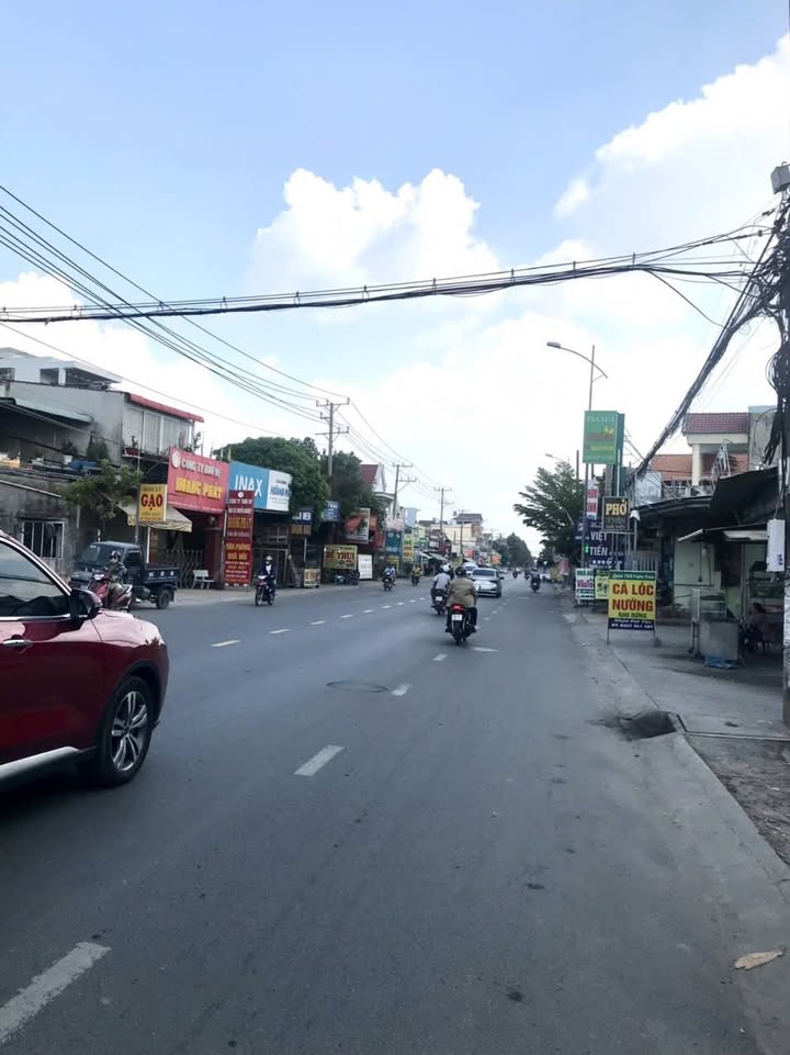 Bán nhà mặt tiền đường Lê Hồng Phong, Dĩ An 143m² giá 9.5 tỷ - Kinh doanh tốt!