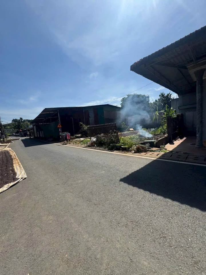 Nhà phố xã Đại Lào 230m² giá 2.2 tỷ - Sổ hồng chính chủ, gần chợ!