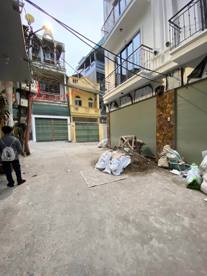 Nhà đẹp 5 tầng thang máy phố Hoàng Hoa Thám 40m² giá 10 tỷ - Sẵn sàng đón Tết!