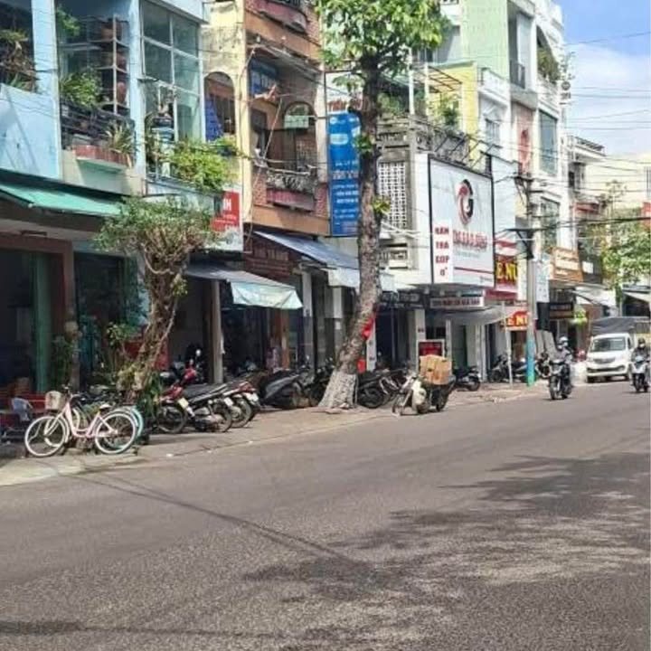 Nhà mặt tiền Nguyễn Thái Học, Quy Nhơn 250m² giá 8.2 tỷ - Thiết kế hiện đại, kinh doanh thuận lợi!