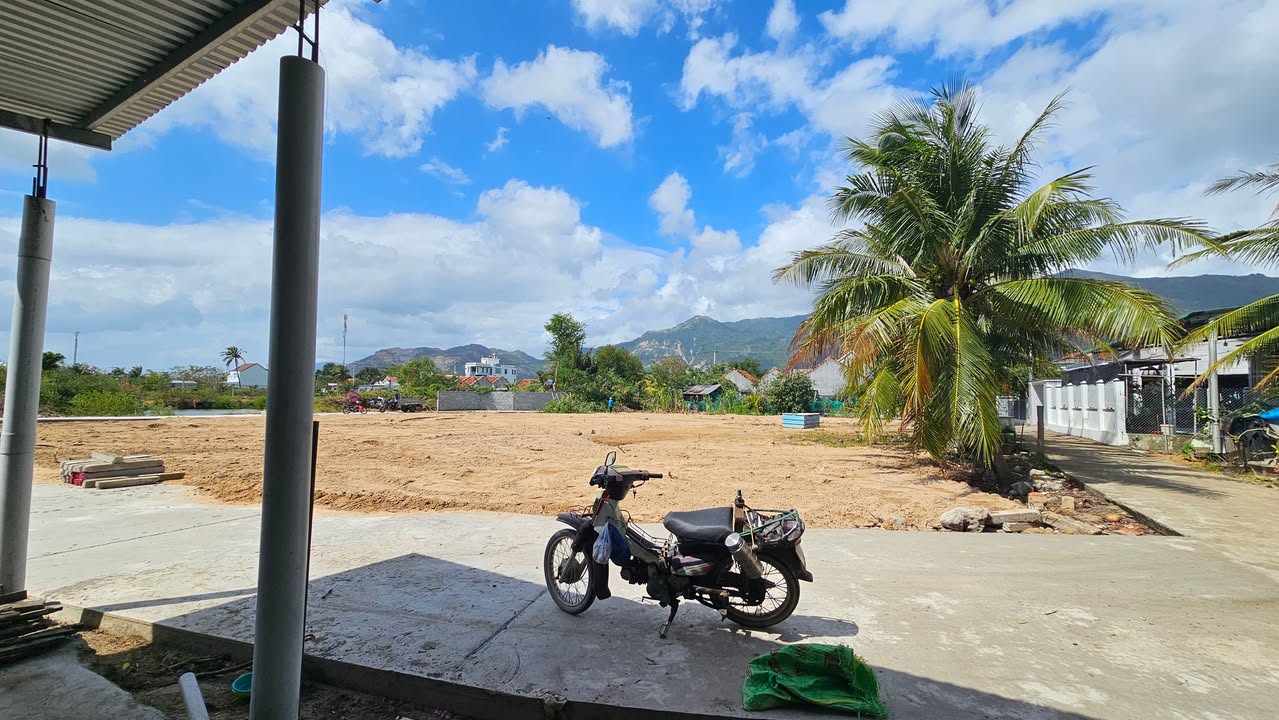 Đất thổ cư xã Tu Bông 92m² giá 700 triệu - Sổ hồng chính chủ, tiện ích đầy đủ!