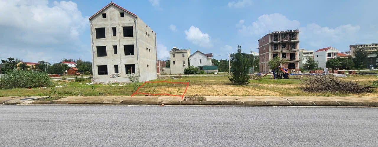 Đất nền Quang Phú, Đồng Hới, 170m² giá 2 tỷ - Gặp chính chủ nhanh tay!