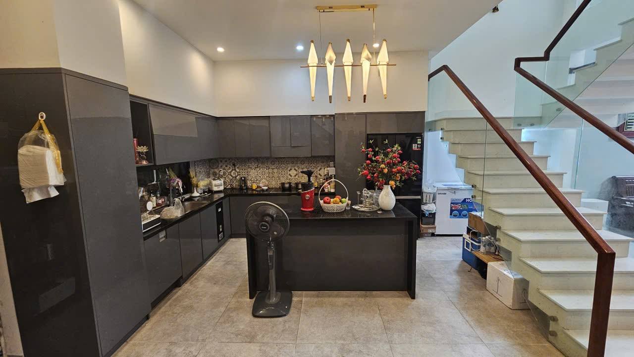 Nhà phố 3 tầng Đà Nẵng 108m² giá 9.95 tỷ - Ô tô đậu trước cửa!