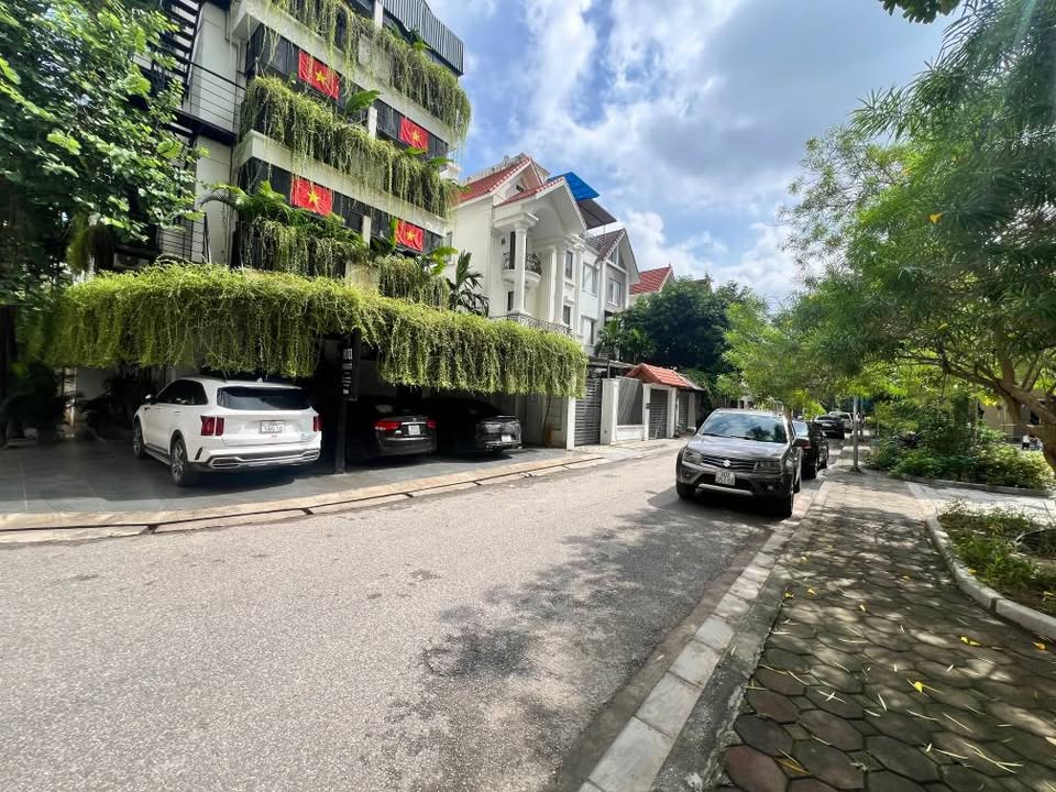 Biệt thự Lê Đức Thọ, Mỹ Đình 200m² giá 77 tỷ - Thiết kế 5 tầng sang trọng!