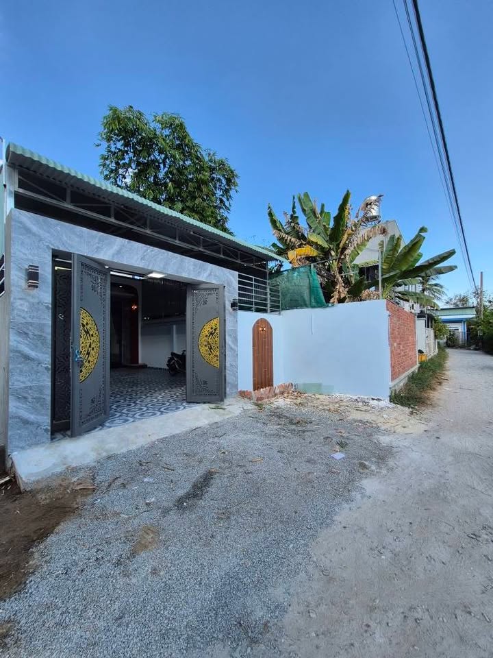 Nhà đẹp phố Ninh Thuận, Tây Ninh 222m² giá 1.69 tỷ - Chính chủ bán gấp!