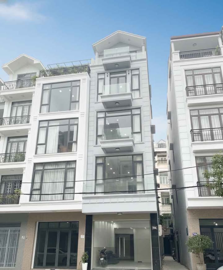 Nhà phố góc 3 mặt thoáng Xuân Thủy 45m² giá 14 tỷ - Cơ hội vàng không thể bỏ lỡ!