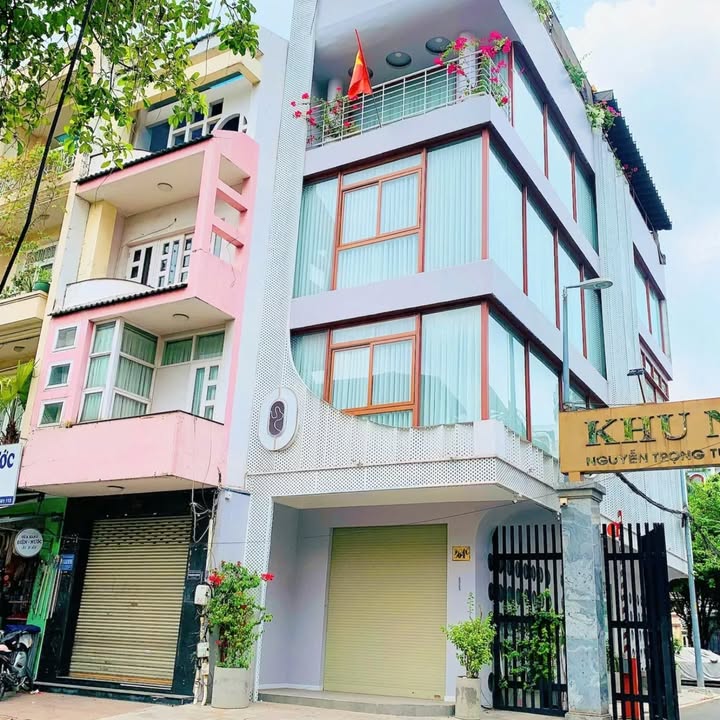 Bán gấp FrontHouse 69m² Nguyễn Trọng Tuyển, Q. Phú Nhuận - Góc 3 mặt tiền kinh doanh tuyệt vời!