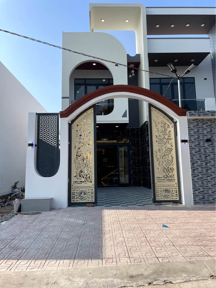 Nhà đẹp Long Trạch, Cần Đước, 200m² giá 3.85 tỷ - Đường xe tải thoải mái