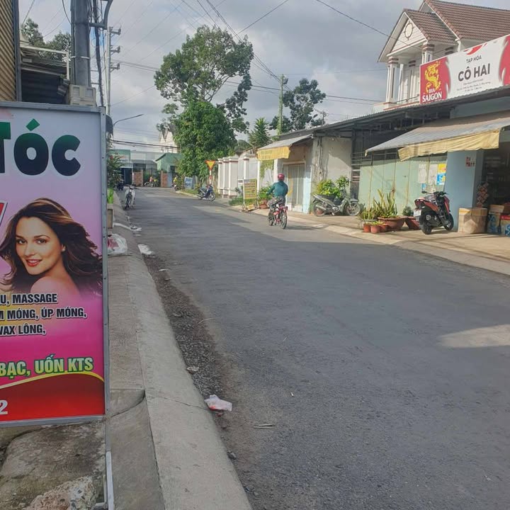 Nhà mặt tiền lộ nhựa Phú Hưng Bến Tre 222m² giá 3.5 tỷ - Đường thông xe tải vi vu!