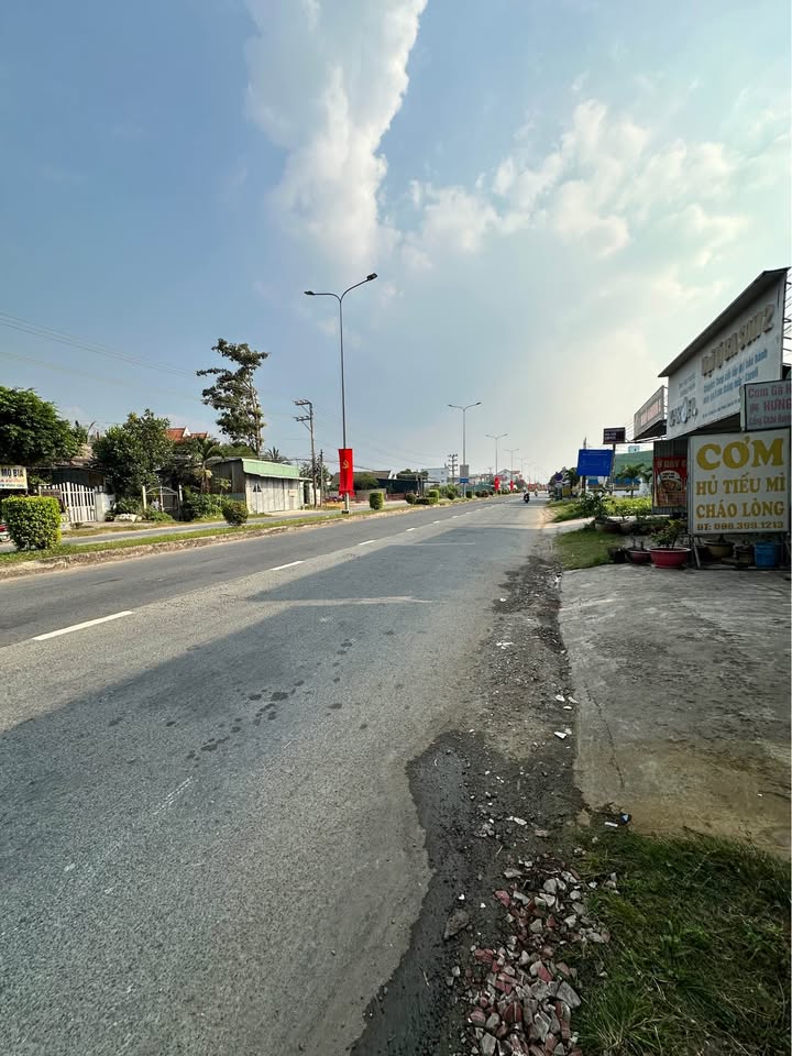 Nhà cấp 4 mặt tiền TL 827 A, Hòa Phú, Châu Thành 141m² giá 4 tỷ - Kinh doanh thuận lợi!