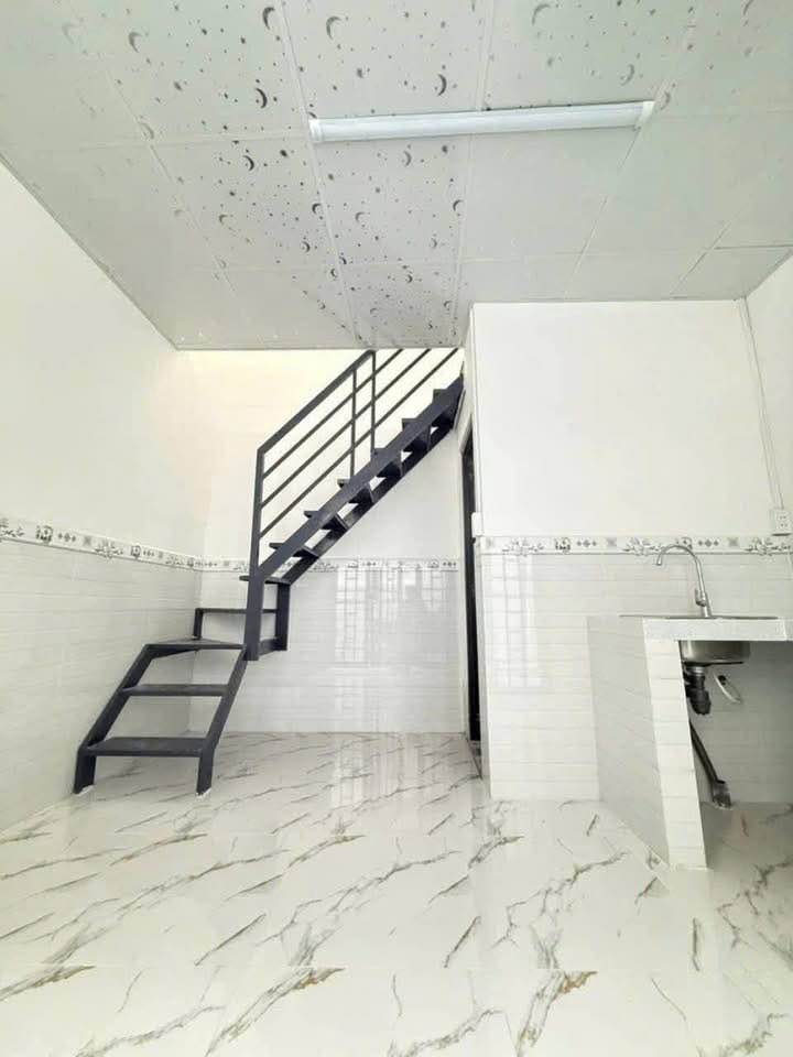 Nhà riêng Khu C Phạm Hùng, 16m² giá 950 triệu - Ô tô đậu trước cửa!