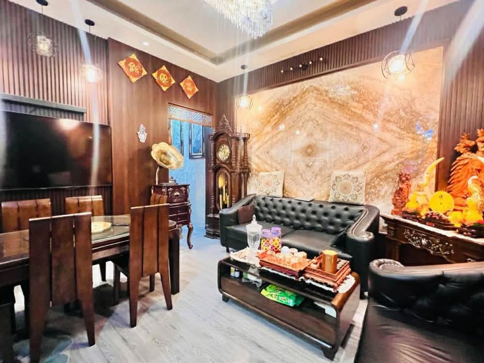 Nhà đẹp 30m² tại Cầu Giấy giá 8.3 tỷ - Sẵn sàng ở ngay!