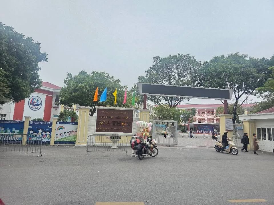 Chung cư Gia Thụy 90m², 2PN 2VS - Căn góc view hồ, cầu Trần Hưng Đạo, giá tốt!