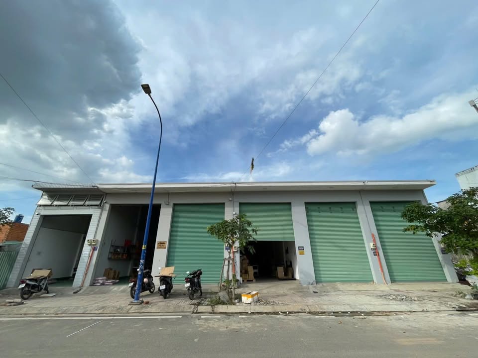 Nhà cấp 4 mặt tiền đường Kênh Nước Đen, 300m² giá 32 tỷ - Tiềm năng phát triển lớn!