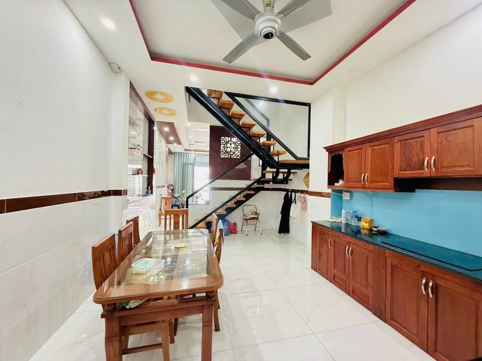 Nhà 2 Tầng Tại Khu Tên Lửa Bình Tân 70m² Giá 6.3 Tỷ - Đầu Tư Lợi Nhuận Cao!