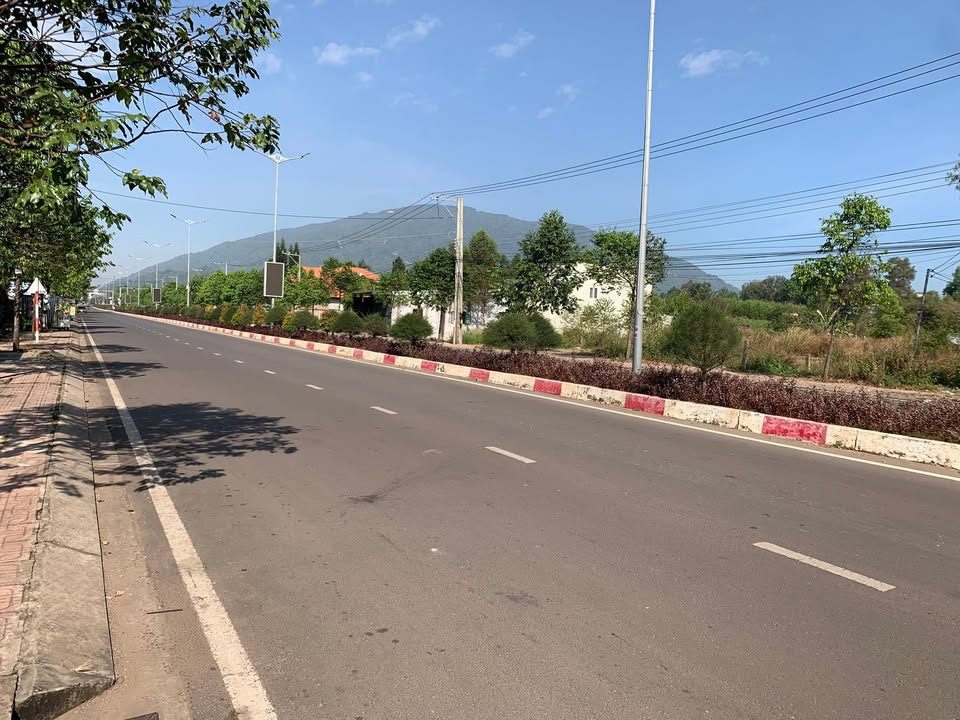 Đất mặt tiền Nguyễn Thị Minh Khai, Xuân Lộc 1160m² giá 40.6 tỷ - Cơ hội đầu tư tuyệt vời!