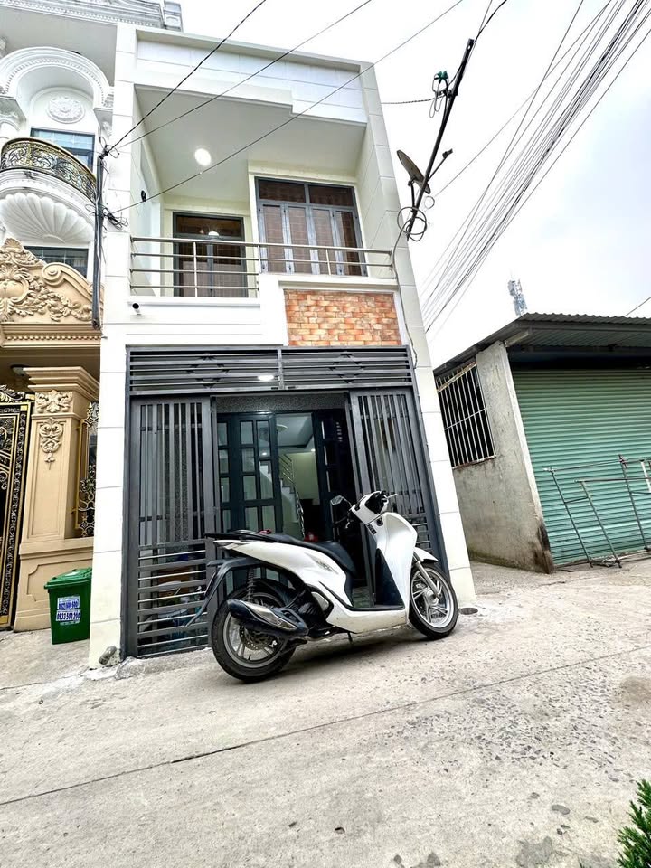 Nhà 2 tầng Hóc Môn 42m² giá 2.1 tỷ - Vào ở ngay đón Tết!