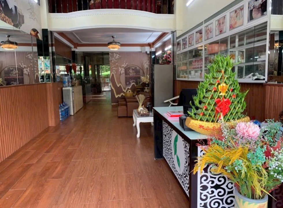 Nhà mặt tiền Lạc Long Quân, Quận 11, 80m² giá 23 tỷ - Đối diện Đầm Sen!