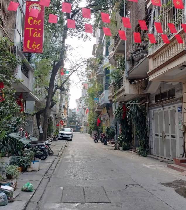 Nhà mặt ngõ thông ô tô tránh nhau Nguyễn Xiển 39m² giá 15.3 tỷ - Tiềm năng kinh doanh tuyệt vời!