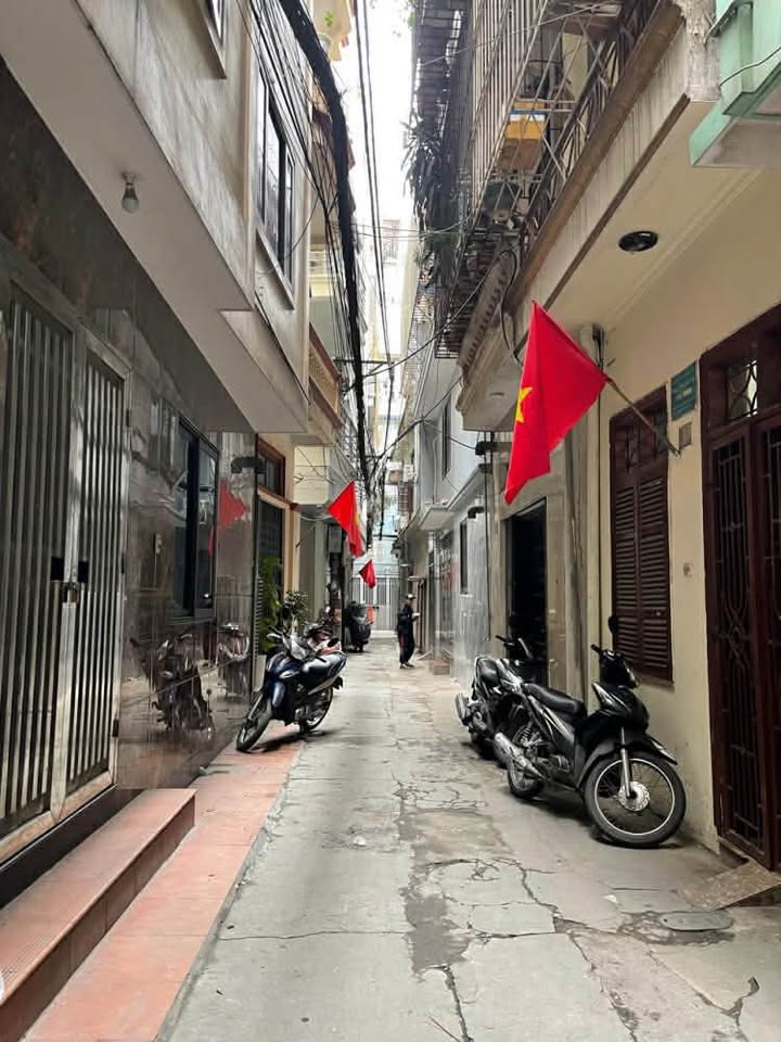 Nhà riêng Nguyễn Khang Quận Cầu Giấy 33m² giá 8 tỷ - Tiện ích vượt trội!