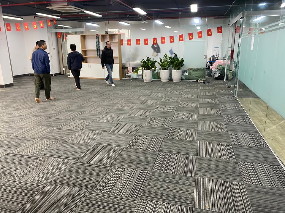Văn phòng cho thuê đường Duy Tân, Cầu Giấy 180m² giá 30 triệu - Không gian lý tưởng cho doanh nghiệp!
