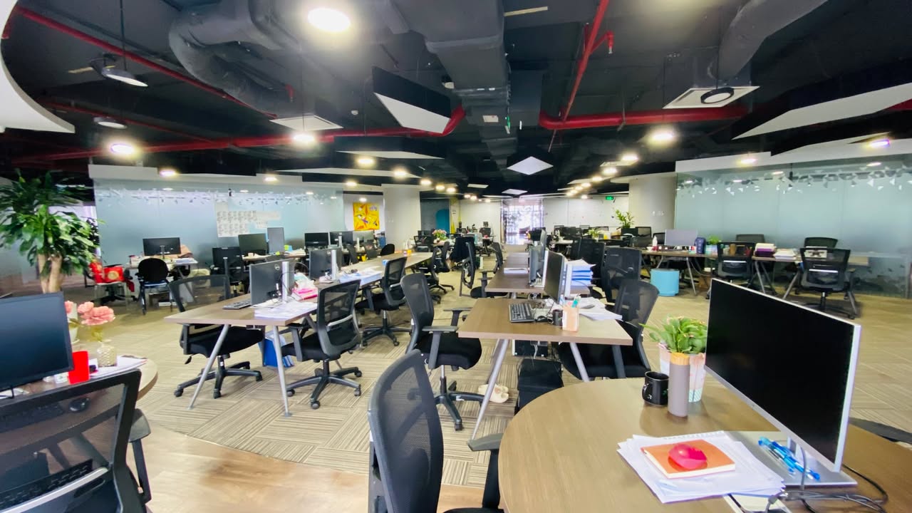 Văn phòng cho thuê tại Duy Tân, 250m² giá 45 triệu - Không gian lý tưởng cho công ty lớn!