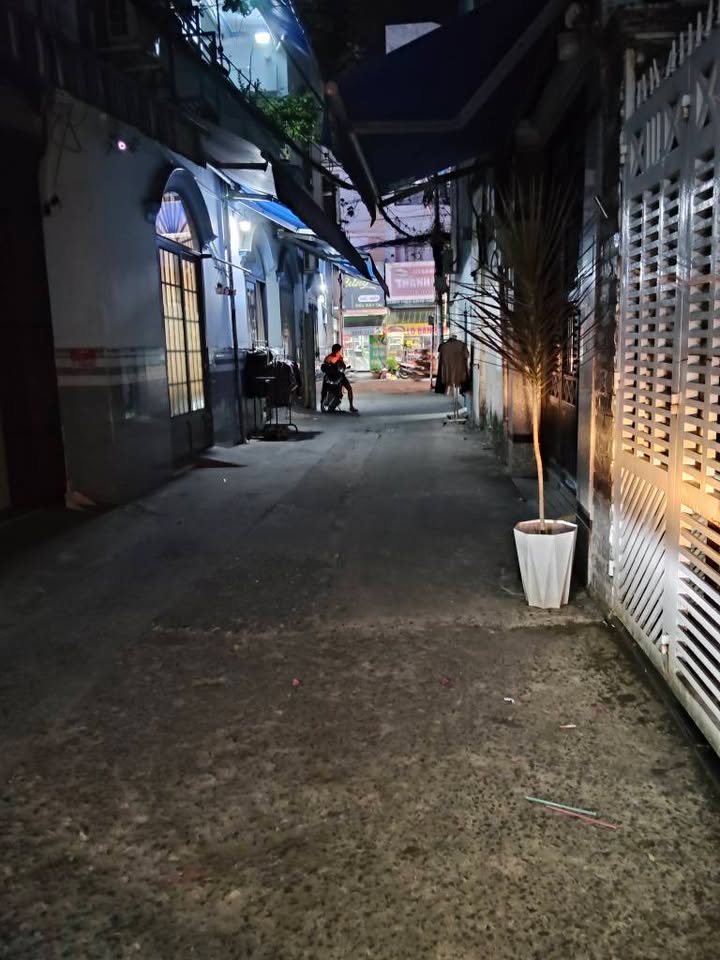 Nhà cấp 4 tại Tân Sơn Nhì, quận Tân Phú, 61m² giá 6.9 tỷ - Vị trí đẹp gần ĐH Công Thương!