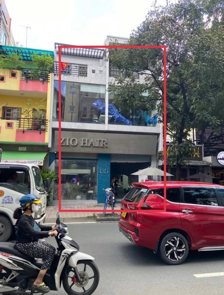 Nhà mặt tiền Nguyễn Đình Chiểu, Quận 3, 136m² giá 110 tỷ - Đầu tư sinh lời ổn định!