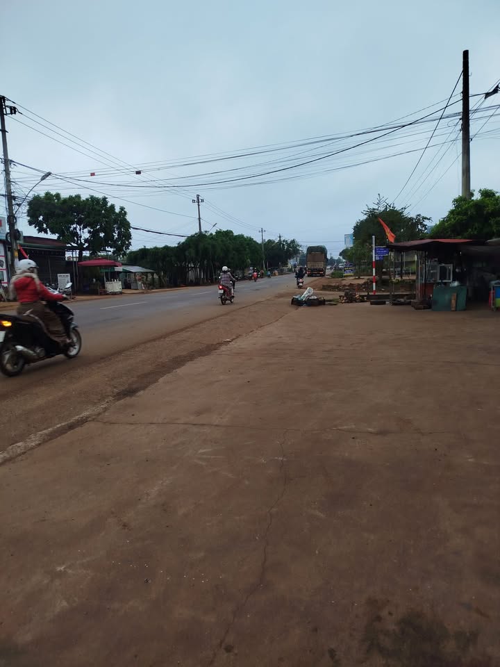 Nhà mặt phố cho thuê tại Quốc lộ 14, Buôn Hồ, 112m² - Vị trí kinh doanh đắc địa!