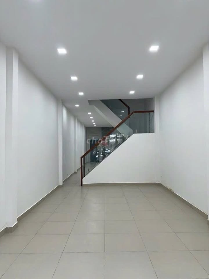 Cho thuê FrontHouse 80m² đường Nguyễn Đình Chiểu, Quận 3 - Đắc địa 2 mặt tiền!