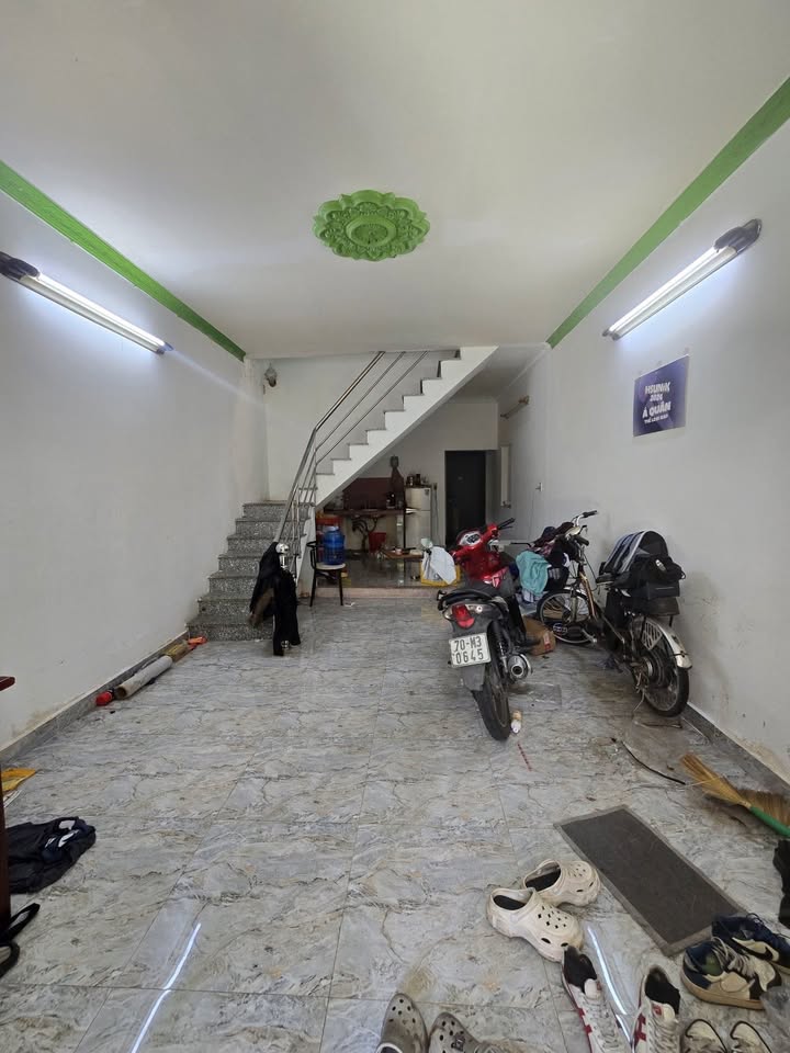 Nhà 2 tầng Phước Long B, Quận 9 - 60m² giá 3.7 tỷ - Hẻm sạch, sát mặt tiền!