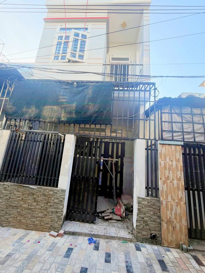 Nhà phố Đông Hòa, Dĩ An 50m² giá 2.3 tỷ - Căn duy nhất, sổ hồng đầy đủ!