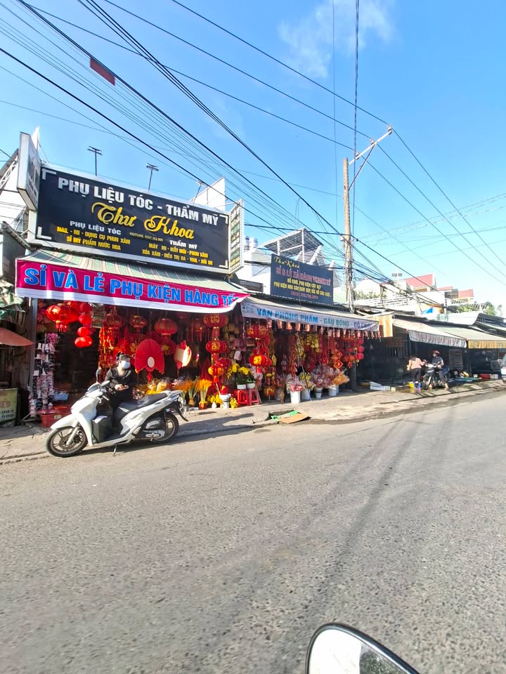 Nhà mặt tiền chợ Đoàn Thị Kia Dĩ An 106m² giá 8.5 tỷ - Cơ hội đầu tư sinh lời!