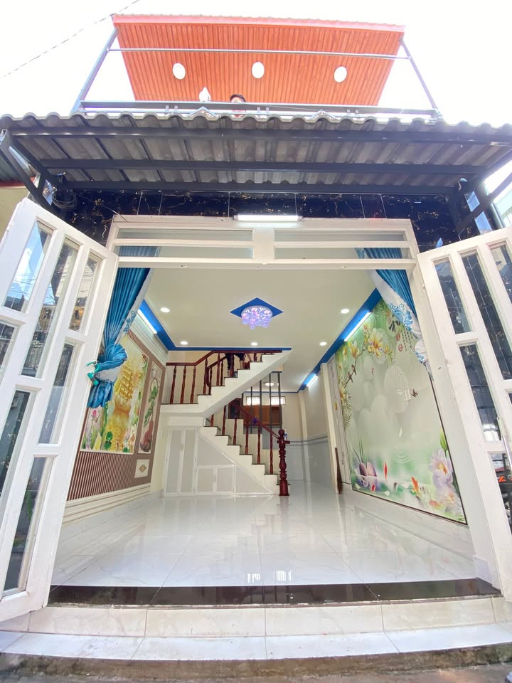 Nhà Hóc Môn 40m² giá 1.62 tỷ - Vị trí đẹp, sổ đỏ chính chủ!