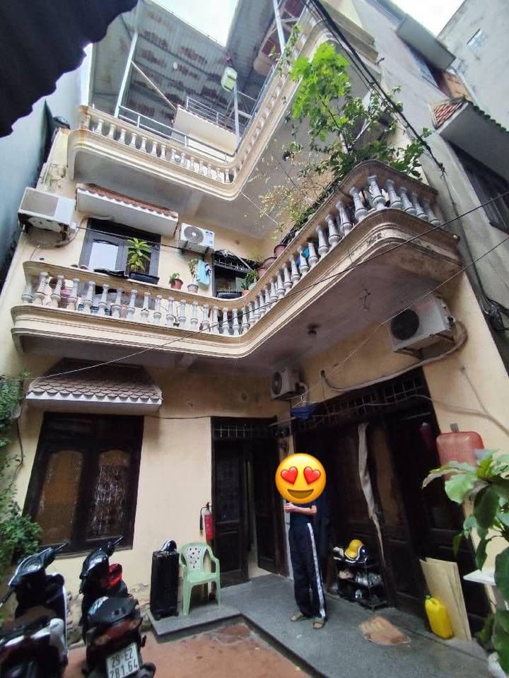 Đất Hào Nam, Đống Đa 95m² giá 19 tỷ - Sổ đỏ chính chủ, xây dựng ngay!