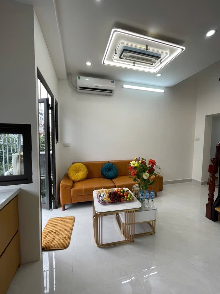 Căn hộ tập thể Cầu Giấy 52m² giá 2 tỷ - Nhà mới đẹp, vào ở ngay!