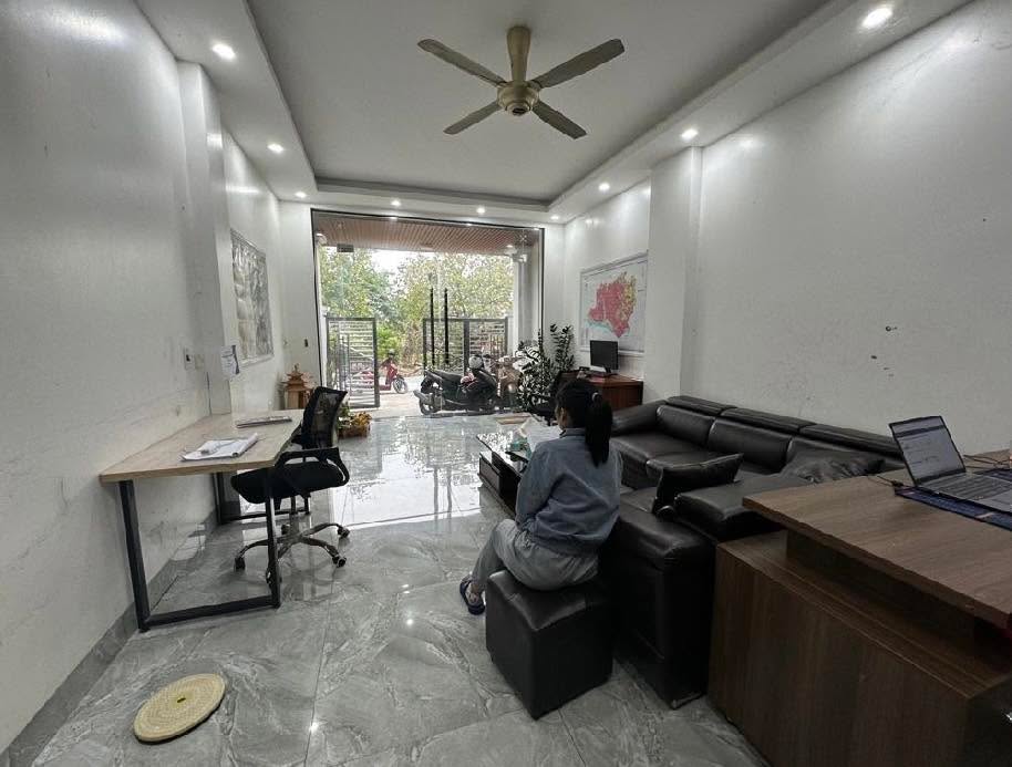 Nhà 3 tầng Vân Trì 74m² giá thỏa thuận - Thiết kế hiện đại, ô tô tránh