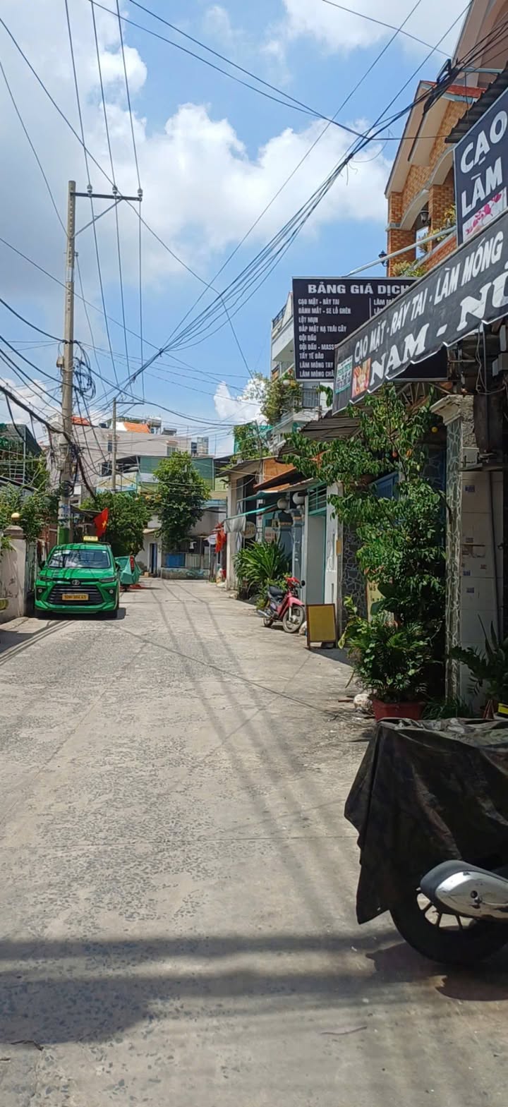 Nhà mặt tiền ĐHT06, Đông Hưng Thuận, 106m² - An cư lý tưởng!