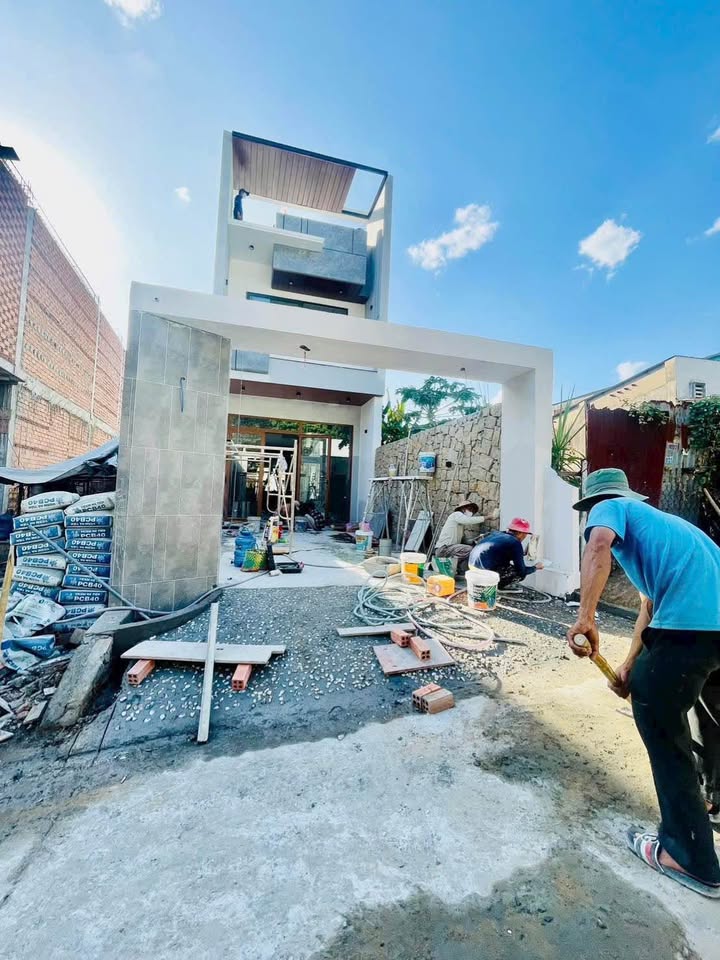 Nhà phố hiện đại 1 trệt 1 lầu tại phường Hố Nai, Biên Hòa 115m² giá 4.38 tỷ - Sẵn sàng vào ở ngay!